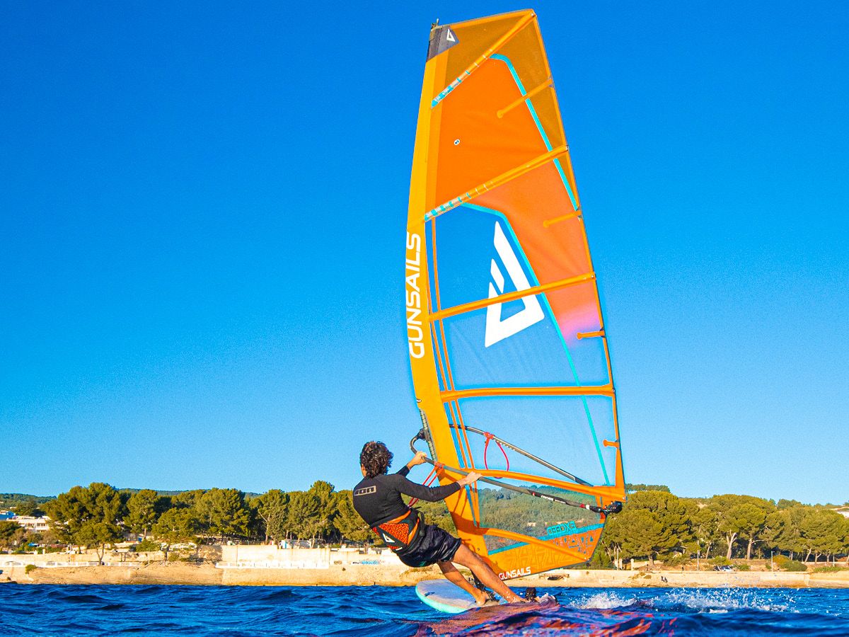 obazek kembrova freerace plachta 2021 windsurifng karlin